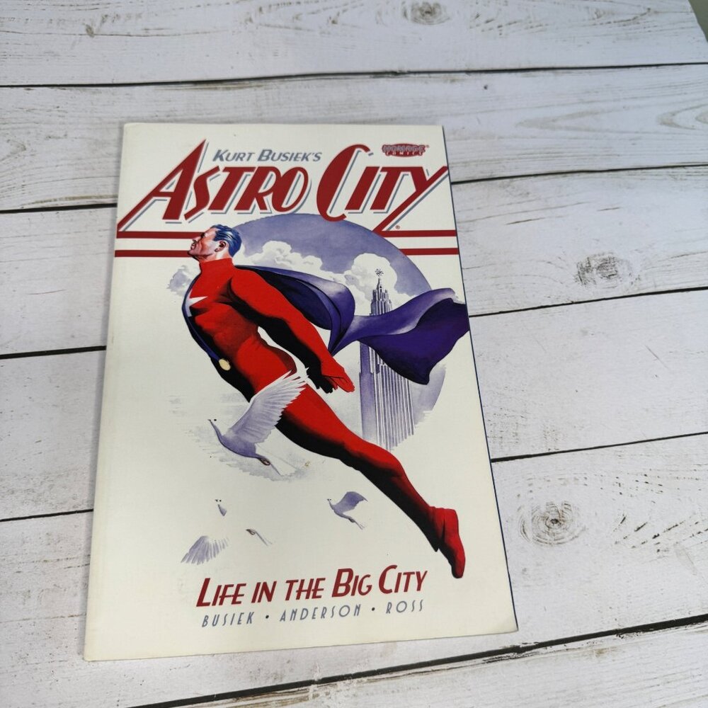Astro‎ City Life in the Big City Kurt Busiek Brent Anderson Alex Ross Comic TPB